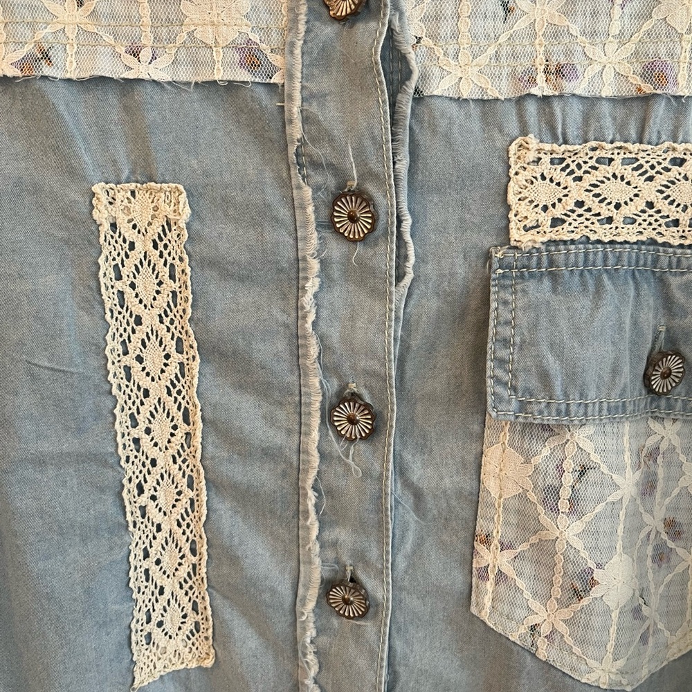 🌸POL Lace Patchwork Denim Jacket🌸 - Picture 14 of 16